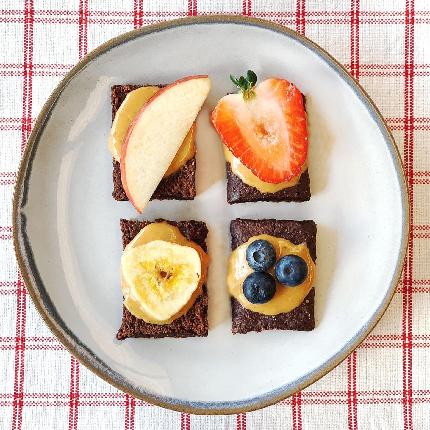 Nature’s_Bakery_Fig_Bars_Variety_Pack,_28_Count_(4_Bars_per_Pack,_7_Flavors:_Strawberry,_Blueberry,_Raspberry,_Apple_Cinnamon,_Original_Fig,_Peach_Apricot_&_Double_Chocolate_Brownie)_|_Whole_Grain,_Vegan_Snacks