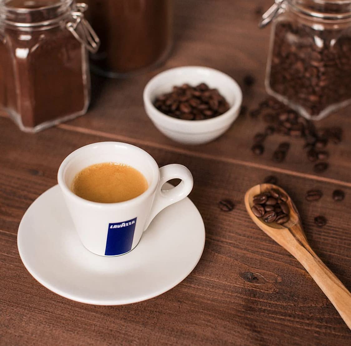 Lavazza_Crema_E_Aroma_Whole_Bean_Coffee_Blend,_2.2-Pound_Bag_,_Balanced_medium_roast_with_an_intense,_earthy_flavor_and_long_lasting_crema,_Non-GMO