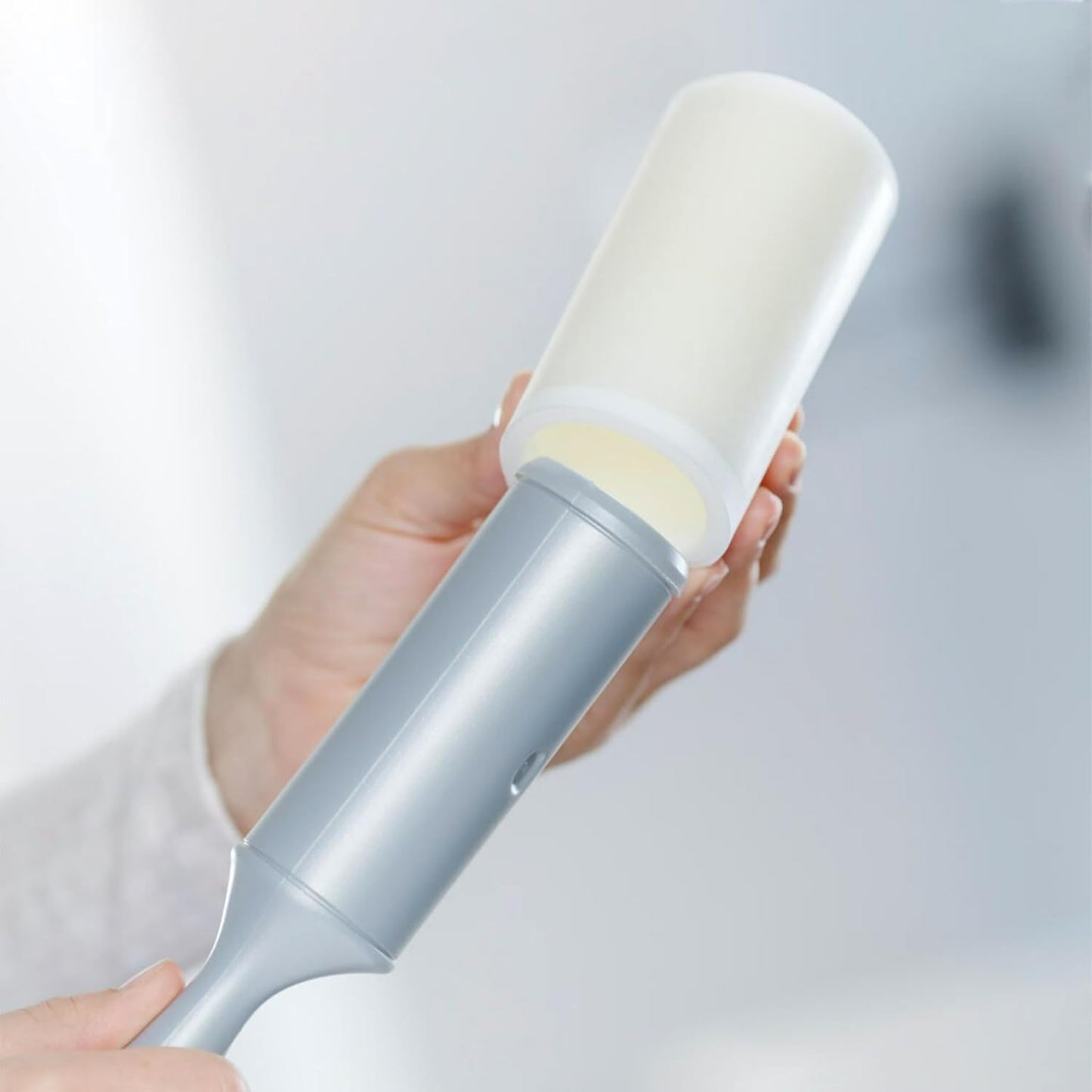 Scotch-Brite_Everyday_Clean_Lint_Roller,_95_Sheets,_Multi-Purpose_Pet_Hair,_Fuzz,_and_Lint_Remover_for_Clothes,_Furniture,_Vehicle_Upholstery,_and_More
