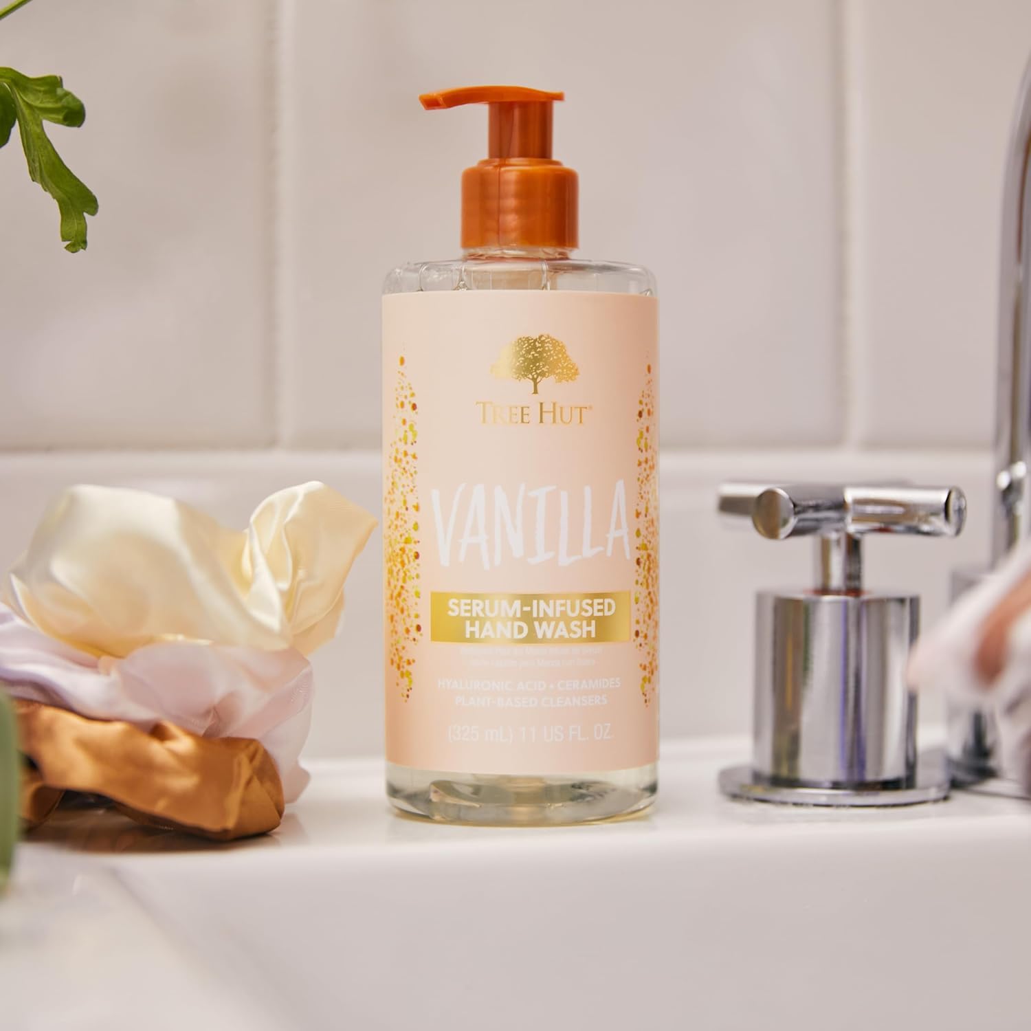 Tree_Hut_Vanilla_Serum_Infused_Hand_Wash,_Nourish_&_Hydrate_Hands,_Strengthening_Skin_Care,_Long-Lasting_Scent,_Cleanse_&_Lock_in_Moisture,_Cermamides,_11_fl_oz