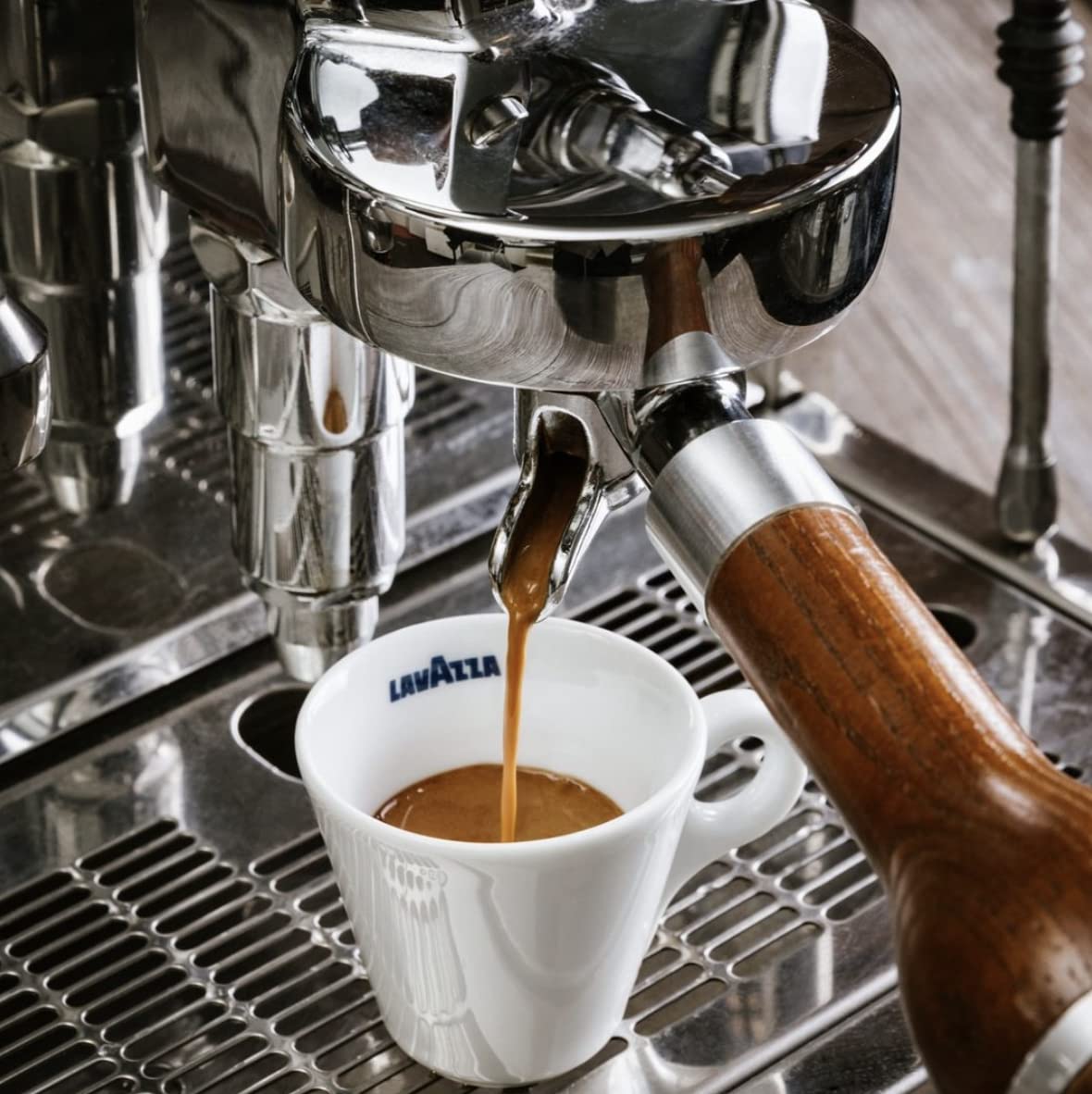 Lavazza_Top_Class_Whole_Bean_Coffee_Blend,_Medium_Espresso_Roast_Bag,_2.2_Pound_(Pack_of_1),_Authentic_Italian,_Blended_and_roasted_in_Italy,_Full_bodied_with_smooth_and_balanced_flavor