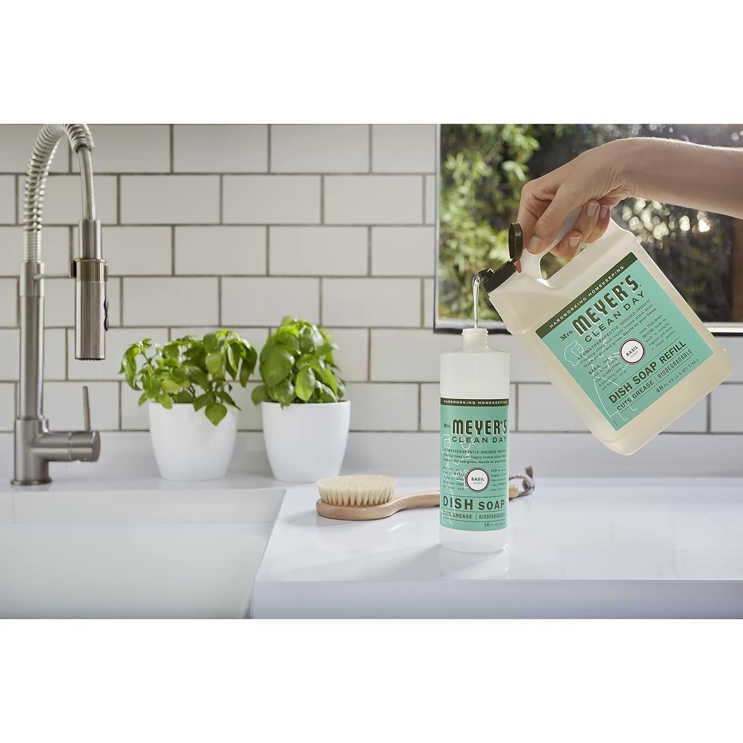 MRS._MEYER'S_CLEAN_DAY_Liquid_Dish_Soap_Refill,_Biodegradable_Formula,_Basil,_48_fl._oz