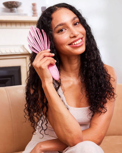 Wet_Brush_Go_Green_Curl_Detangler_Hair_Brush,_Pale_Pink,_Ultra-Soft_IntelliFlex_Detangling_Bristles_Glide_Through_Tangles_with_Ease,_Great_For_Curls,_No_Split_Ends_&_Pain-Free_for_Wet_or_Dry_Hair