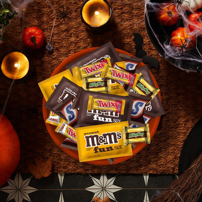 M&M'S,_SNICKERS,_TWIX_&_MILKY_WAY_Milk_Chocolate_Halloween_Candy_Variety_Pack,_200_Ct_Bulk_Assorted_Chocolate_Candy_Variety_Pack