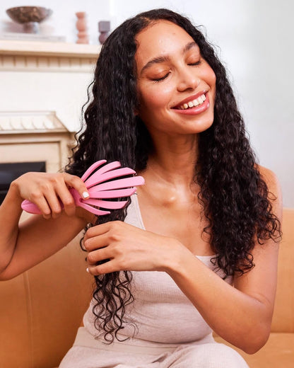 Wet_Brush_Go_Green_Curl_Detangler_Hair_Brush,_Pale_Pink,_Ultra-Soft_IntelliFlex_Detangling_Bristles_Glide_Through_Tangles_with_Ease,_Great_For_Curls,_No_Split_Ends_&_Pain-Free_for_Wet_or_Dry_Hair