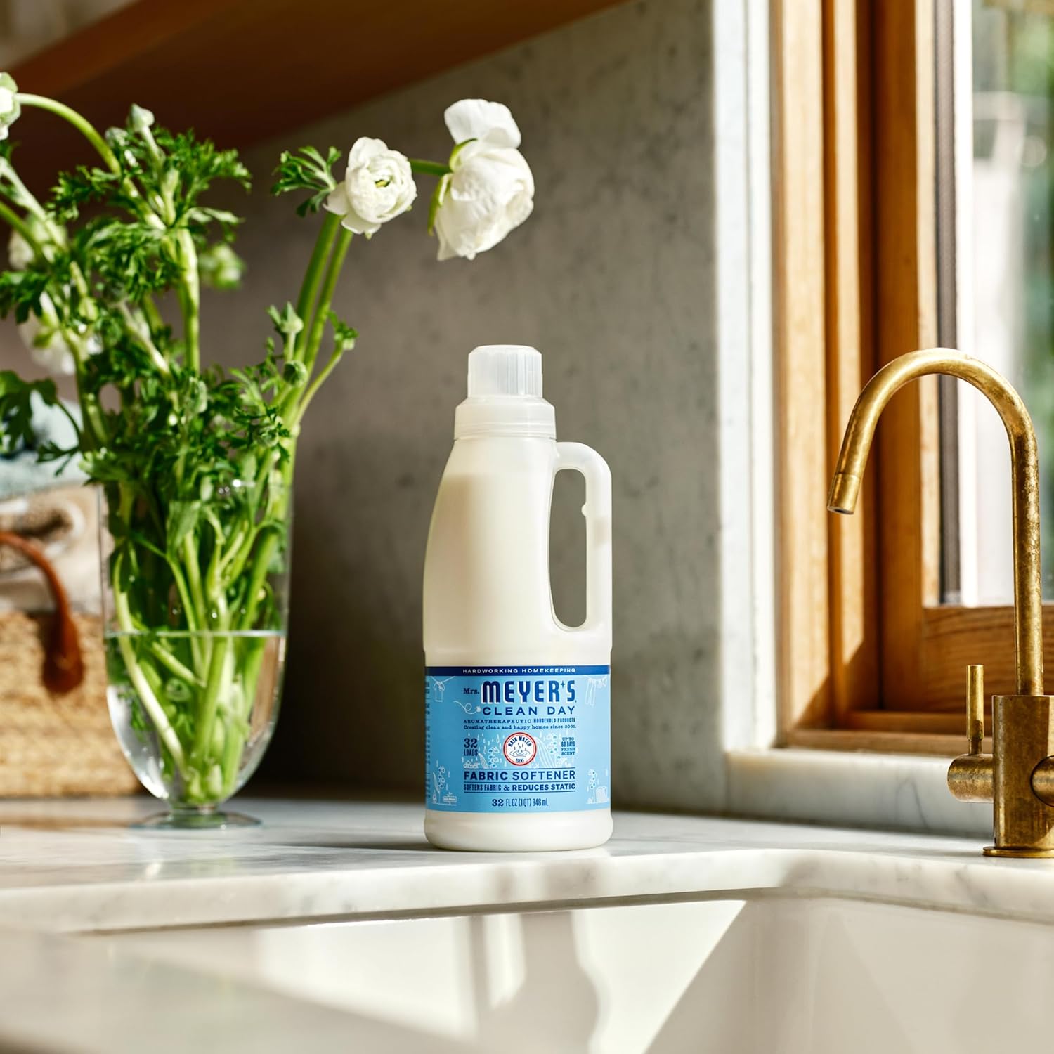 MRS._MEYER'S_CLEAN_DAY_Liquid_Fabric_Softener,_Infused_with_Essential_Oils,_Paraben_Free,_Rain_Water_Scent,_32_oz_(32_Loads)
