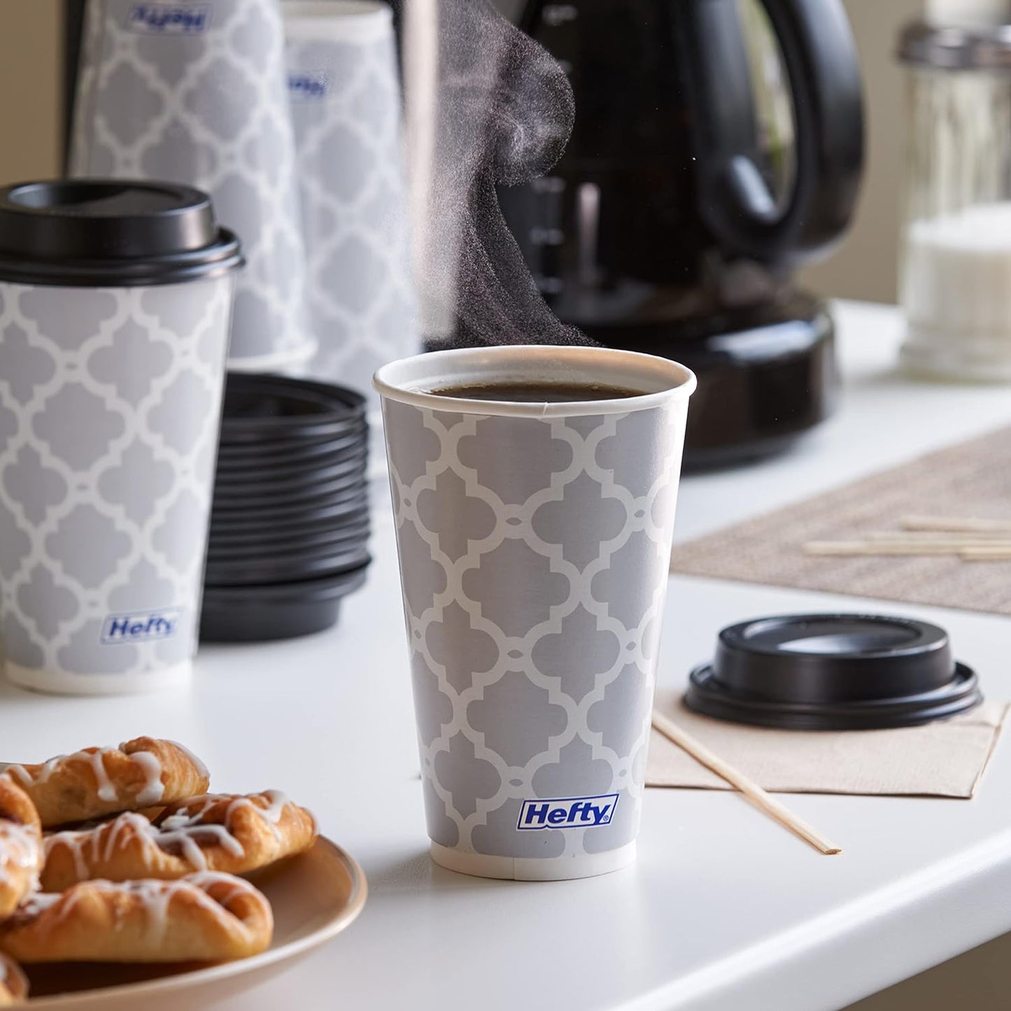 Hefty_Disposable_Hot_Cups_with_Lids,_Insulated_Paper_Coffee_Cups_for_Tea,_Cocoa_and_Hot_Beverages,_Leak_Resistant_Single_Use_Drink_Cups,_16_Ounce,_20_Count