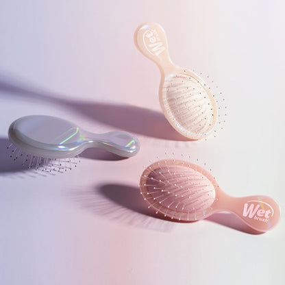 Wet_Brush_Mini_Detangler_Hair_Brush,_Cream_(Iridescence_Icon),_Detangling_Travel_Hairbrush,_Ultra-Soft_IntelliFlex_Bristles_Glide_Through_Tangles_with_Ease,_Pain-Free,_All_Hair_Types,_Limited_Edition
