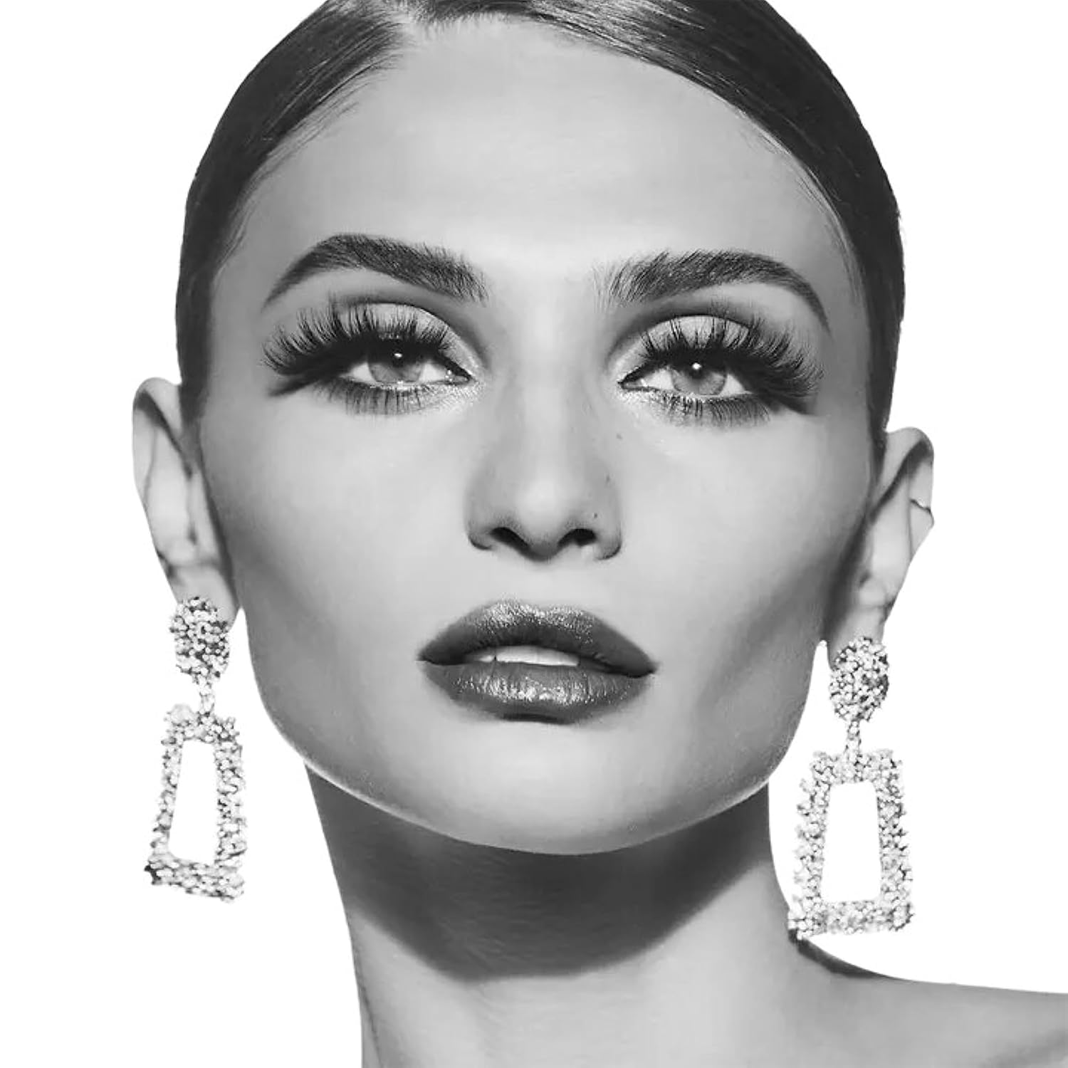 KISS_Matte_Black,_False_Eyelashes,_'Matte_Velvet',_16mm,_Includes_1_Pair_Of_Lash,_Easy_to_Apply,_Reusable_Lash_Clusters