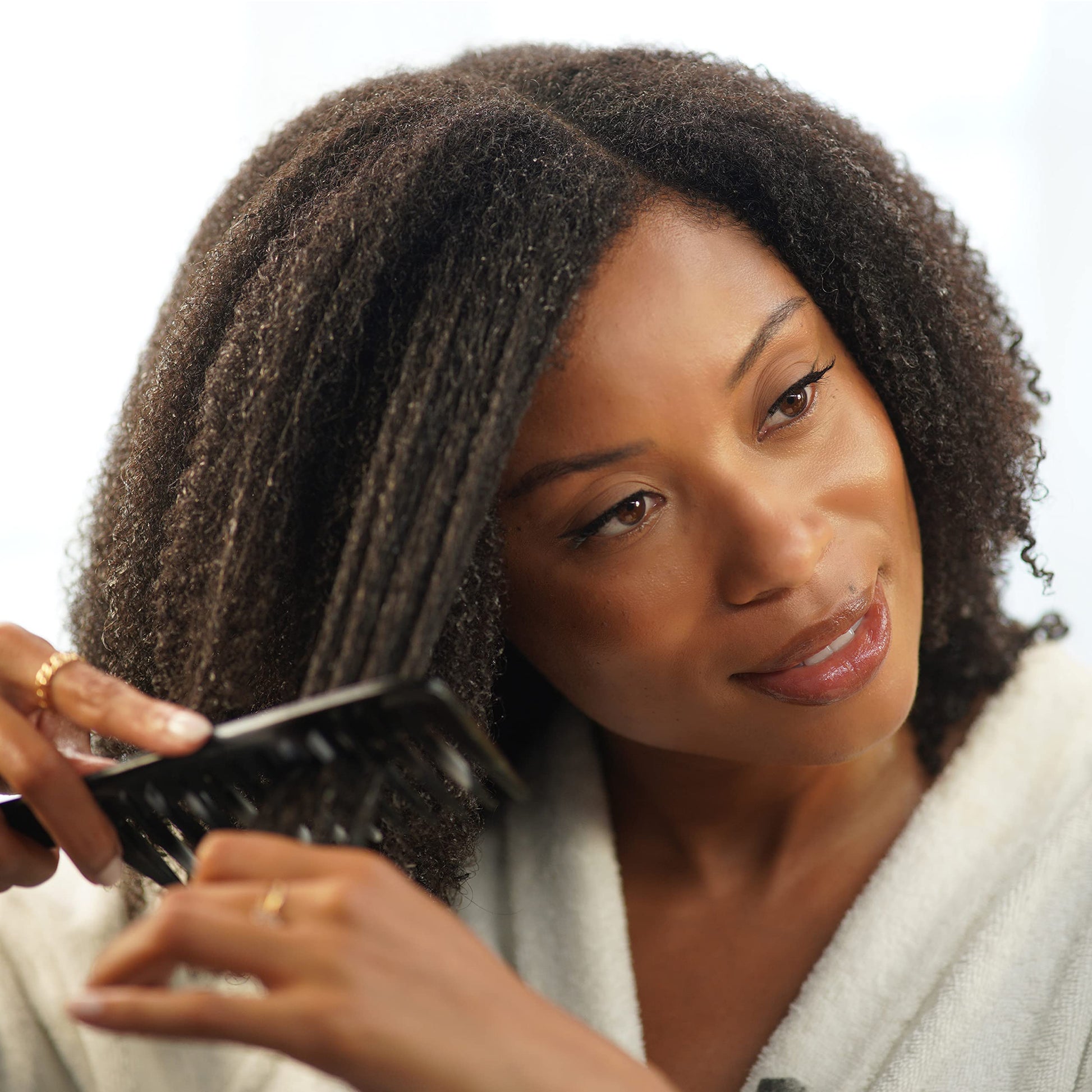 African_Pride_Moisture_Miracle_Aloe_&_Coconut_Water_Pre-Shampoo_-_Helps_Minimize_Hair_Breakage_for_Natural_Coils_&_Curls,_Detangles_&_Conditions,_18_oz.