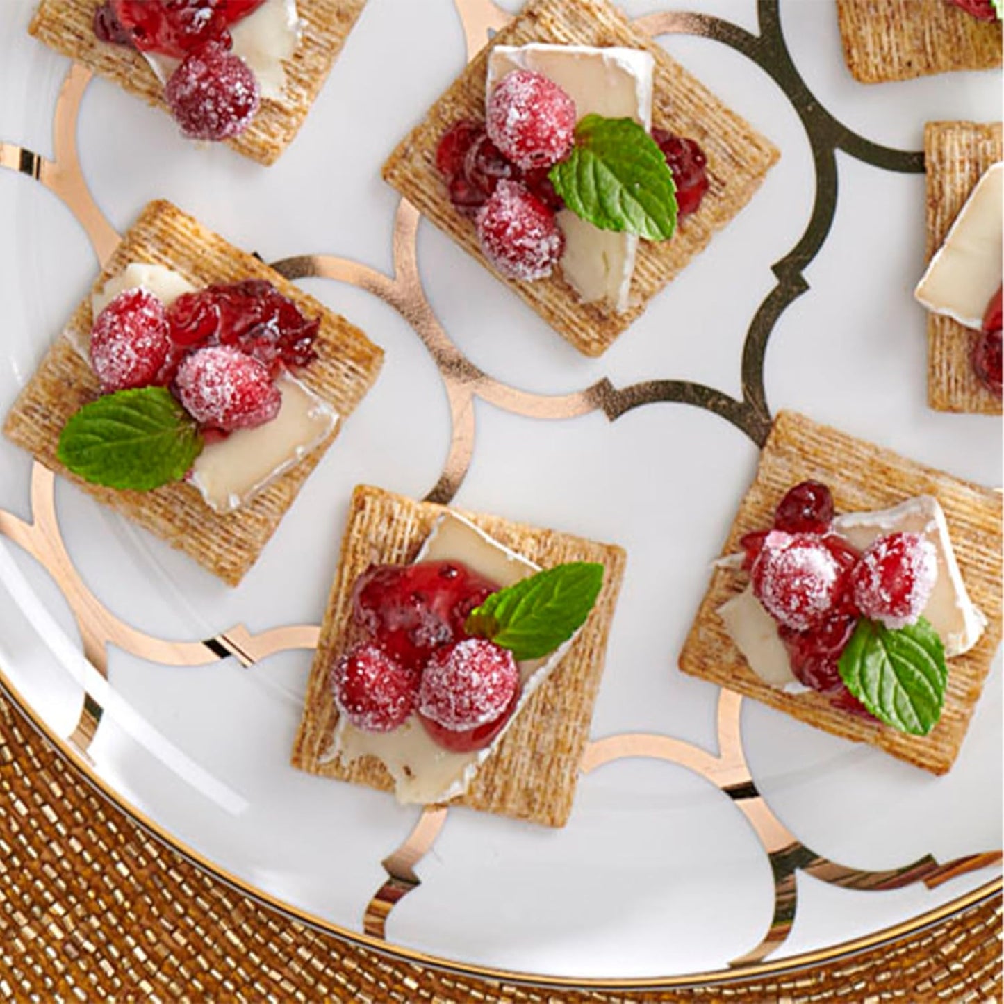 Triscuit_Cinnamon_Brown_Sugar_Whole_Grain_Wheat_Crackers,_Holiday_Crackers,_8.5_oz