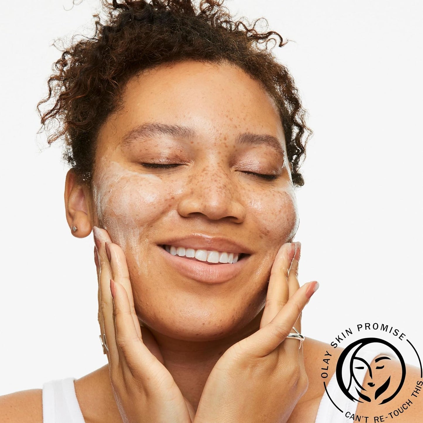 Olay_Face_Wash,_Daily_Facial_Cleanser_with_Niacinamide,_Peptides_&_Glycerin_-_Clarifying,_Refreshes_Skin_Surface,_Refines_Appearance_of_Pores_-_Sulfate-Free,_Paraben-Free,_Oil-Free,_16_Oz