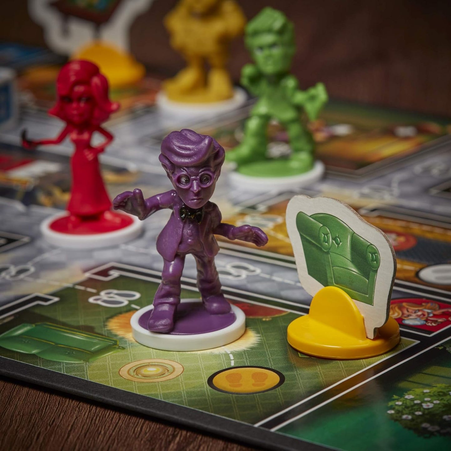 Hasbro_Gaming_Clue_Junior_Board_Game_for_Kids_Ages_5_and_Up,_Case_of_The_Broken_Toy,_Classic_Mystery_Game_for_2-6_Players