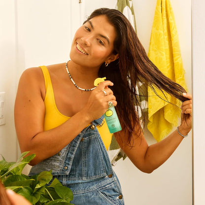 Sun_Bum_Heat_Protector_Spray_-_Leave_In_Hair_Treatment_Protects_from_Heat_Styling_and_Frizz-Causing_Humidity_-_Reduces_Blow_Dry_Time_-_Vegan_and_Cruelty_Free_-_UV_Protecting_-_6_oz