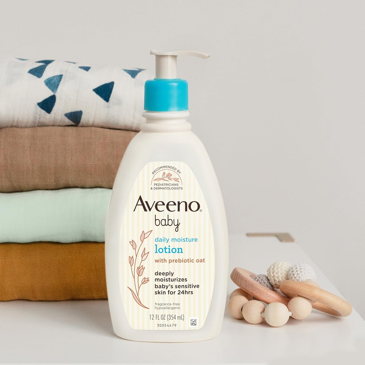 Aveeno_Baby_Daily_Moisture_Body_Lotion_for_Sensitive_Skin,_Hypoallergenic_Moisturizing_Baby_Lotion_with_Nourishing_Oatmeal_to_Deeply_Moisturize_Baby's_Skin,_Fragrance-Free,_18_fl._oz