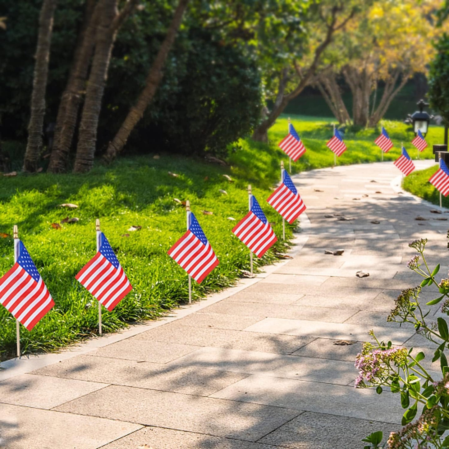 40_Pack_Small_American_Flags_on_Stick_4*6_Inch_Mini_American_Flags_for_4th_of_July_Decorations_Memorial_Day_Decorations_Patriotic_Decorations_US_American_Hand_Held_Wooden_Stick_Flag_with_Kid-Safe