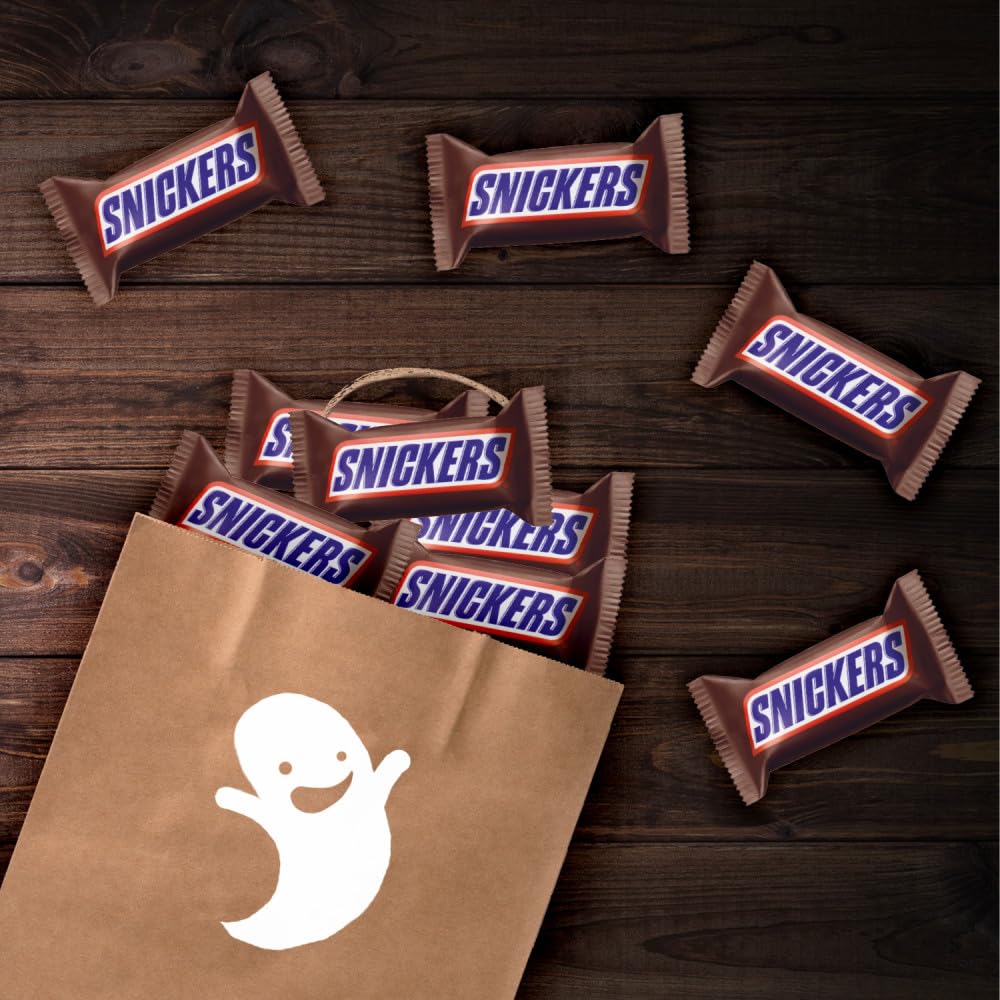 SNICKERS_Original_Chocolate_Candy_Bars,_Fun_Size,_Halloween_Candy,_10.59_oz_Bag