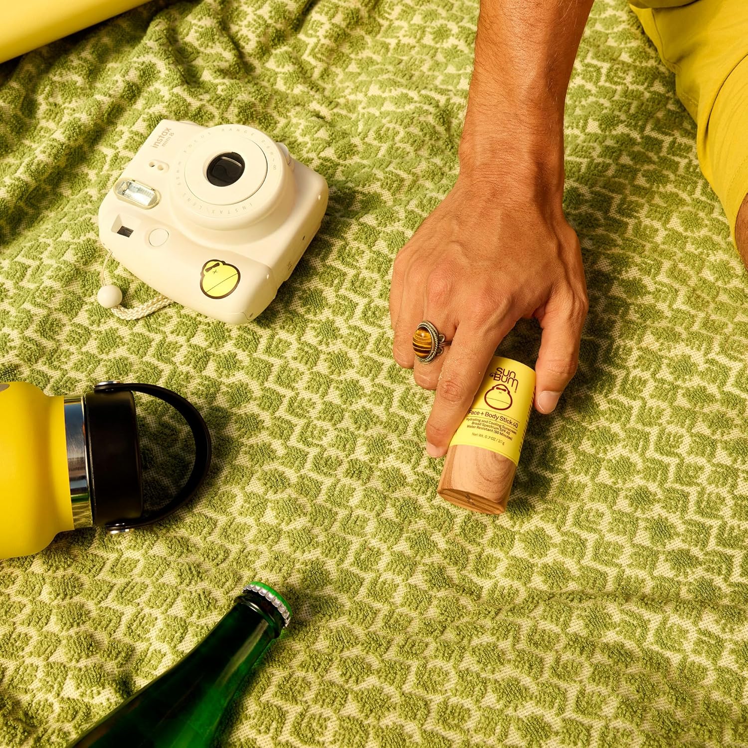 Sun_Bum_Original_SPF_40_Cooling_Face_and_Body_Sunscreen_Stick_-_Water_resistant_Broad_Spectrum_Facial_Sunscreen_-_Hawaii_104_Act_Compliant_(Made_Without_Octinoxate_&_Oxybenzone)_-_Travel_Size_-_0.7_oz