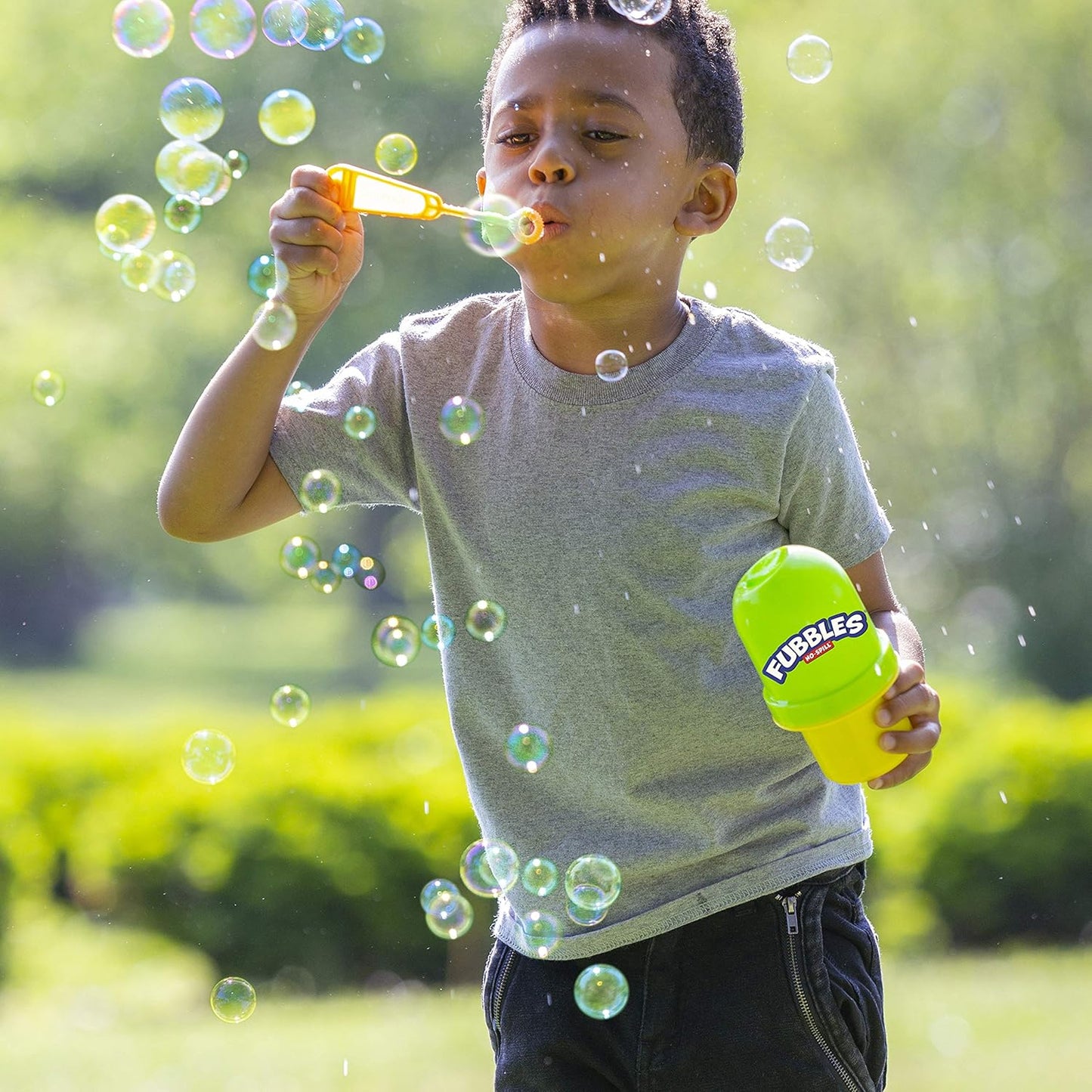 Little_Kids_Fubbles_No-Spill_Tumbler_Includes_4oz_Bubble_Solution_and_bubble_wand_(tumbler_colors_may_vary)_Multicolor
