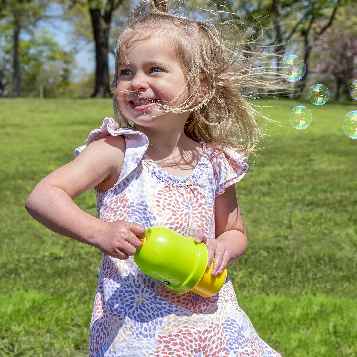 Little_Kids_Fubbles_No-Spill_Tumbler_Includes_4oz_Bubble_Solution_and_bubble_wand_(tumbler_colors_may_vary)_Multicolor