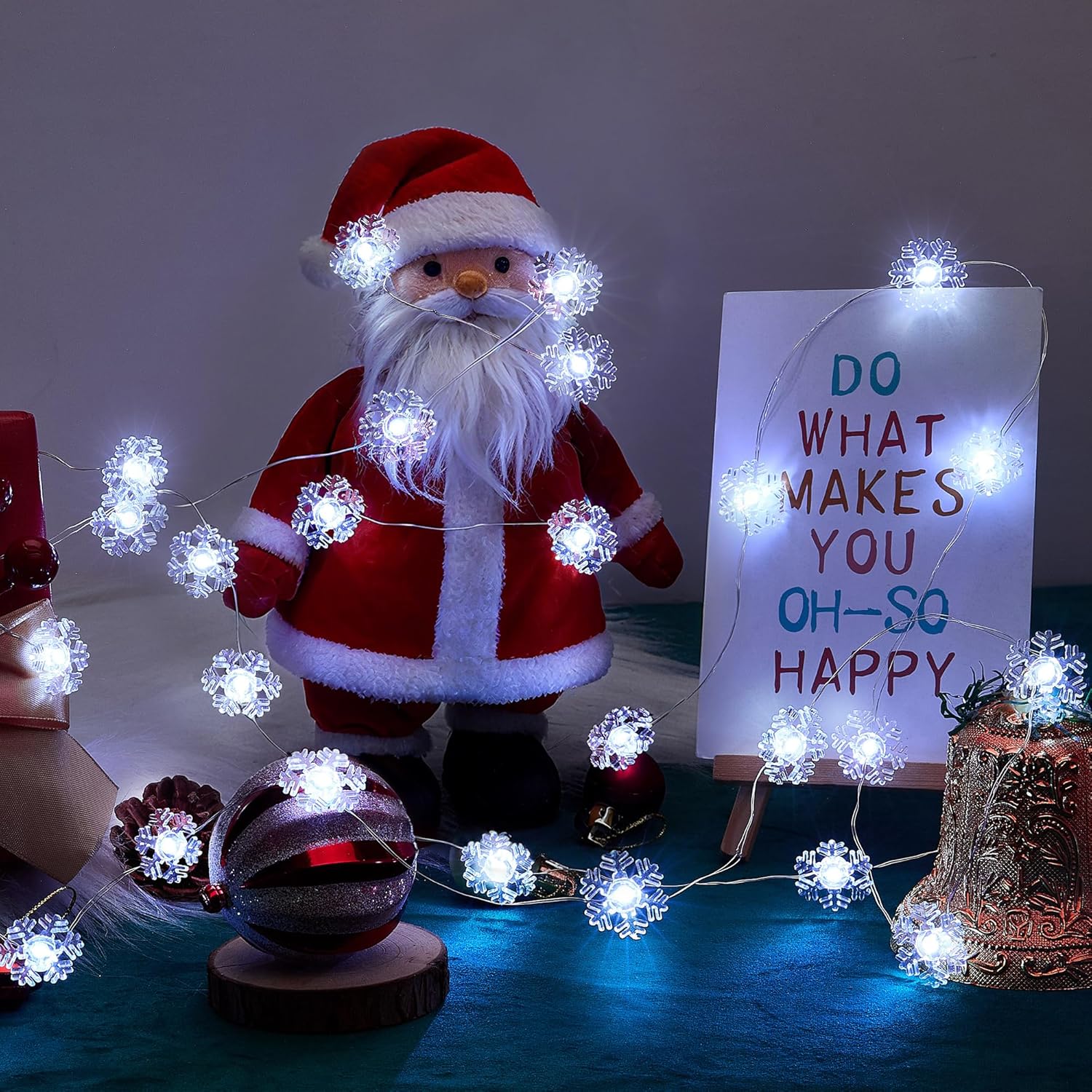 BlcTec_Christmas_Snowflake_String_Lights_40_LED_12.8FT_Battery_Operated_Snowflake_Fairy_Lights_with_Timer_for_Bedroom_Patio_Party_Wall_Indoor_Outdoor_Christmas_Decorations,_Cool_White