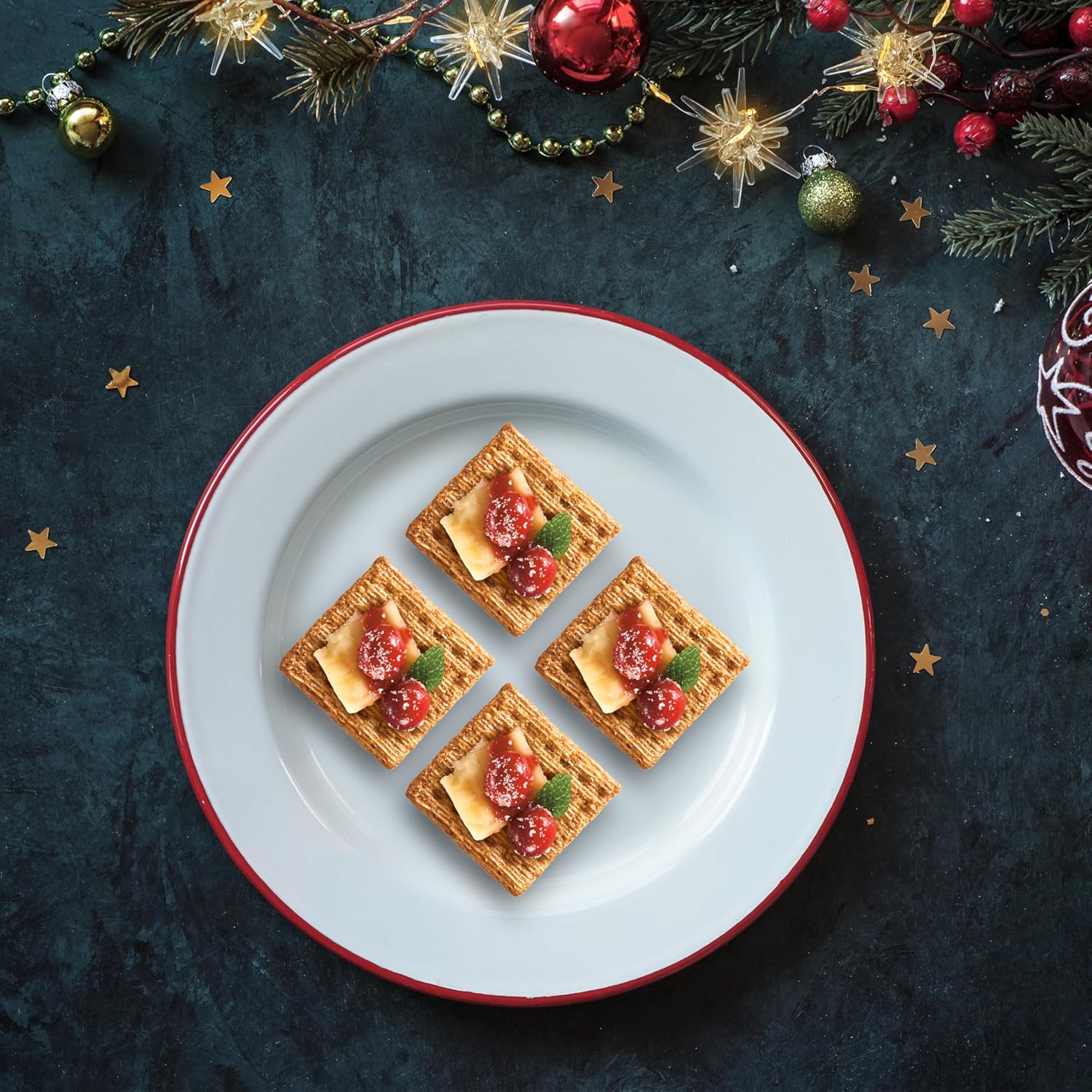 Triscuit_Cinnamon_Brown_Sugar_Whole_Grain_Wheat_Crackers,_Holiday_Crackers,_8.5_oz