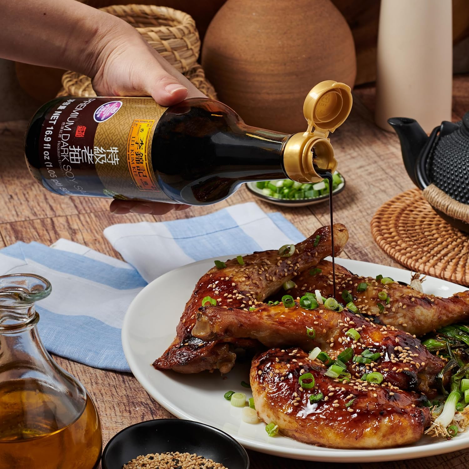 Lee_Kum_Kee_Premium_Dark_Soy_Sauce_(16.9_oz_-_1_Pack),_Full-Bodied_Naturally_Brewed_Soy_Sauce,_Non_GMO_Soybeans,_Vegan,_No_MSG,_Best_for_Adding_Natural_Colors_to_Stews,_Gravies,_Braised_Dishes_&_Stir-Fried_Noodles