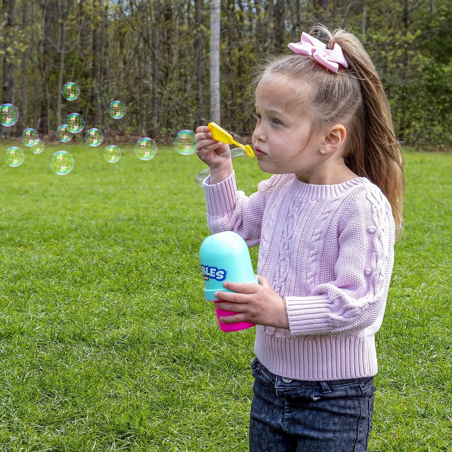 Little_Kids_Fubbles_No-Spill_Tumbler_Includes_4oz_Bubble_Solution_and_bubble_wand_(tumbler_colors_may_vary)_Multicolor