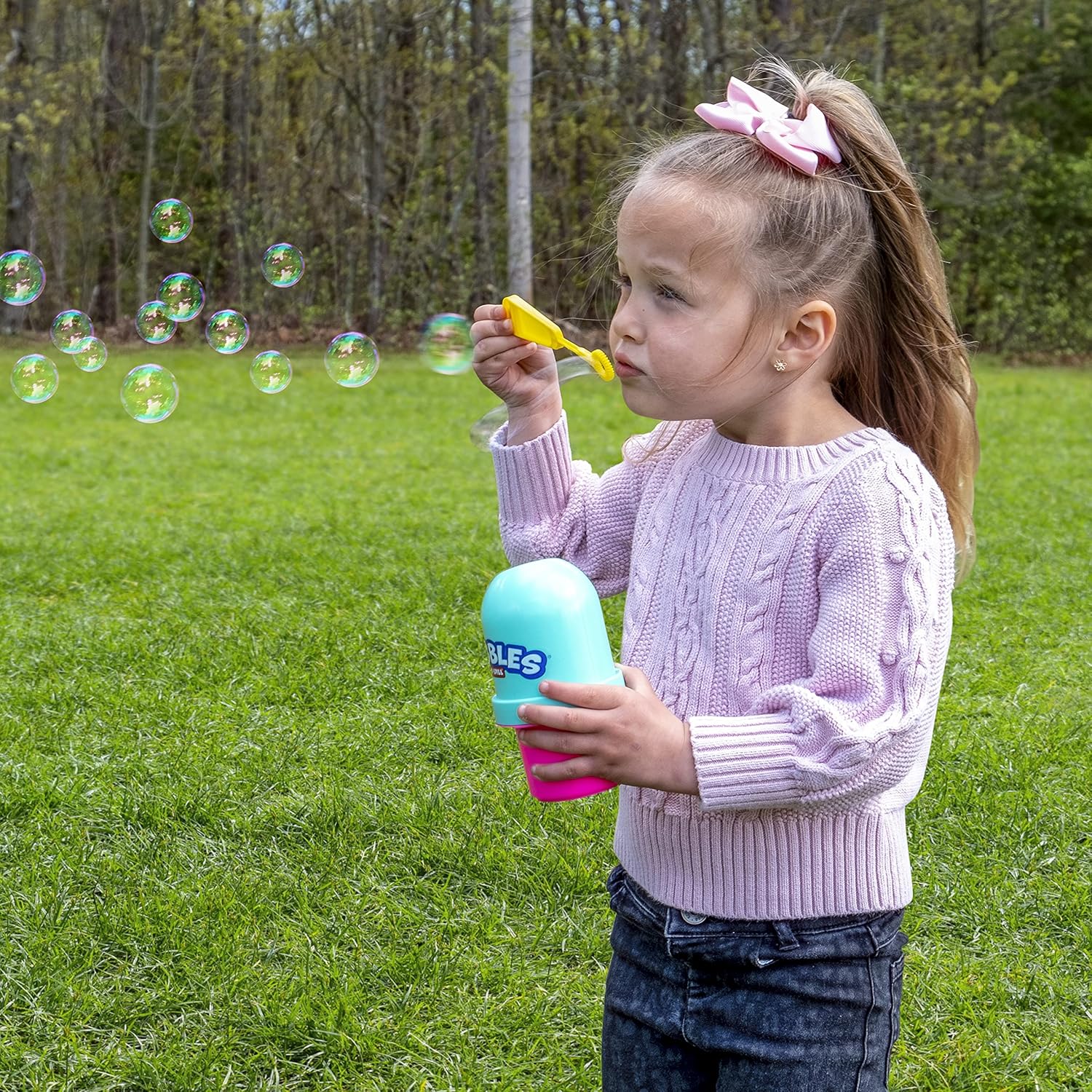 Little_Kids_Fubbles_No-Spill_Tumbler_Includes_4oz_Bubble_Solution_and_bubble_wand_(tumbler_colors_may_vary)_Multicolor