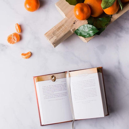 Jesus_Calling,_Padded_Hardcover,_with_Scripture_References:_Enjoying_Peace_in_His_Presence_(A_365-Day_Devotional)